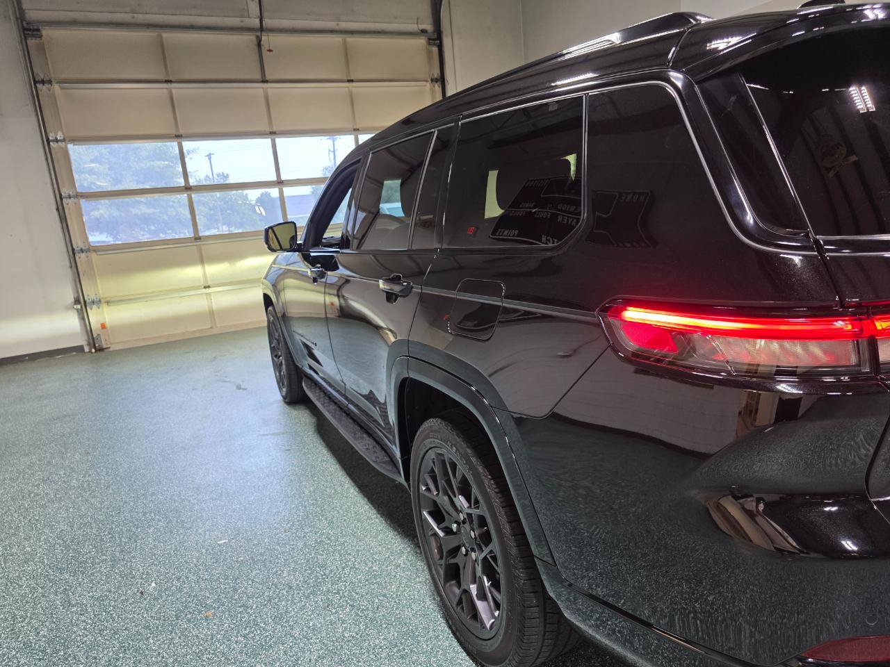 Used 2023 Jeep Grand Cherokee L Summit AWD/4WD image 10