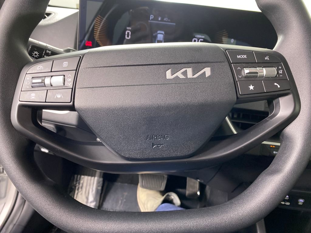 Used 2025 Kia K4 LX image 12