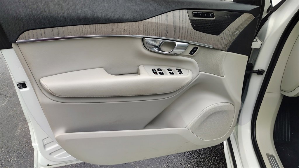 Certified 2023 Volvo XC90 B6 Plus image 8