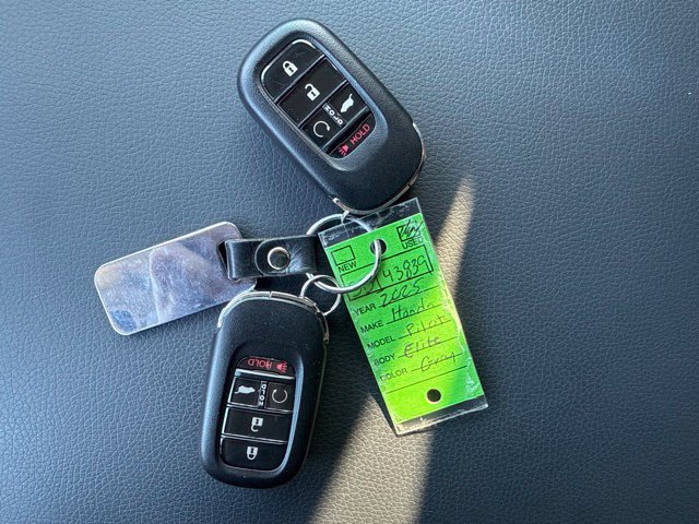 Certified 2025 Honda Pilot Elite image 11