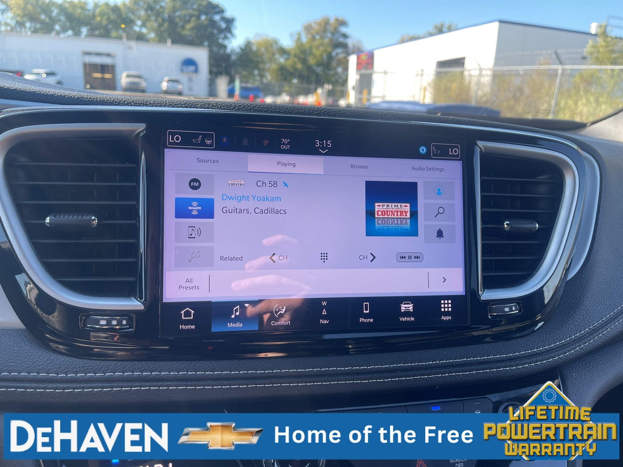 Used 2025 Chrysler Pacifica Limited FWD image 14