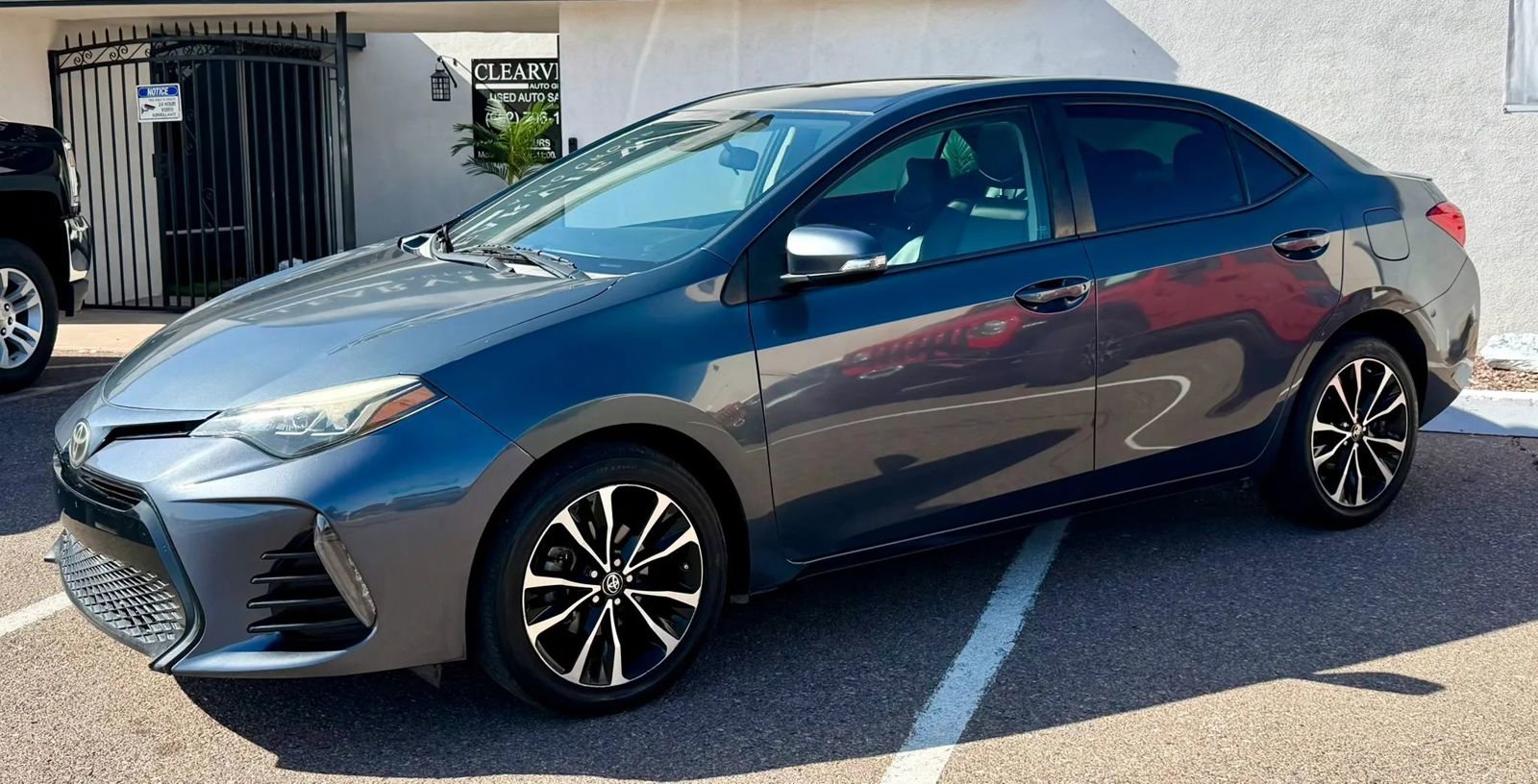 Used 2017 Toyota Corolla SE FWD image 3