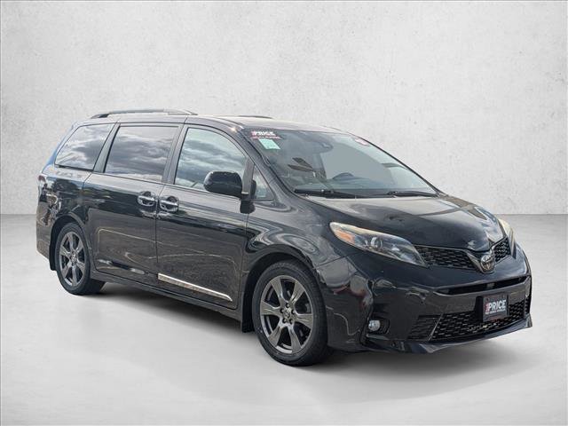 Used 2018 Toyota Sienna SE Premium image 3