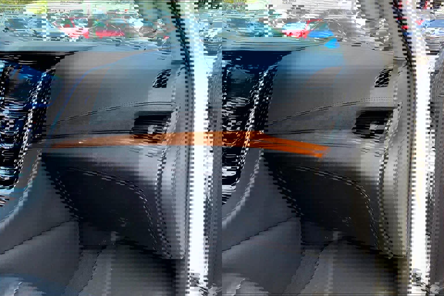 Used 2019 Cadillac Escalade ESV Premium Luxury image 17