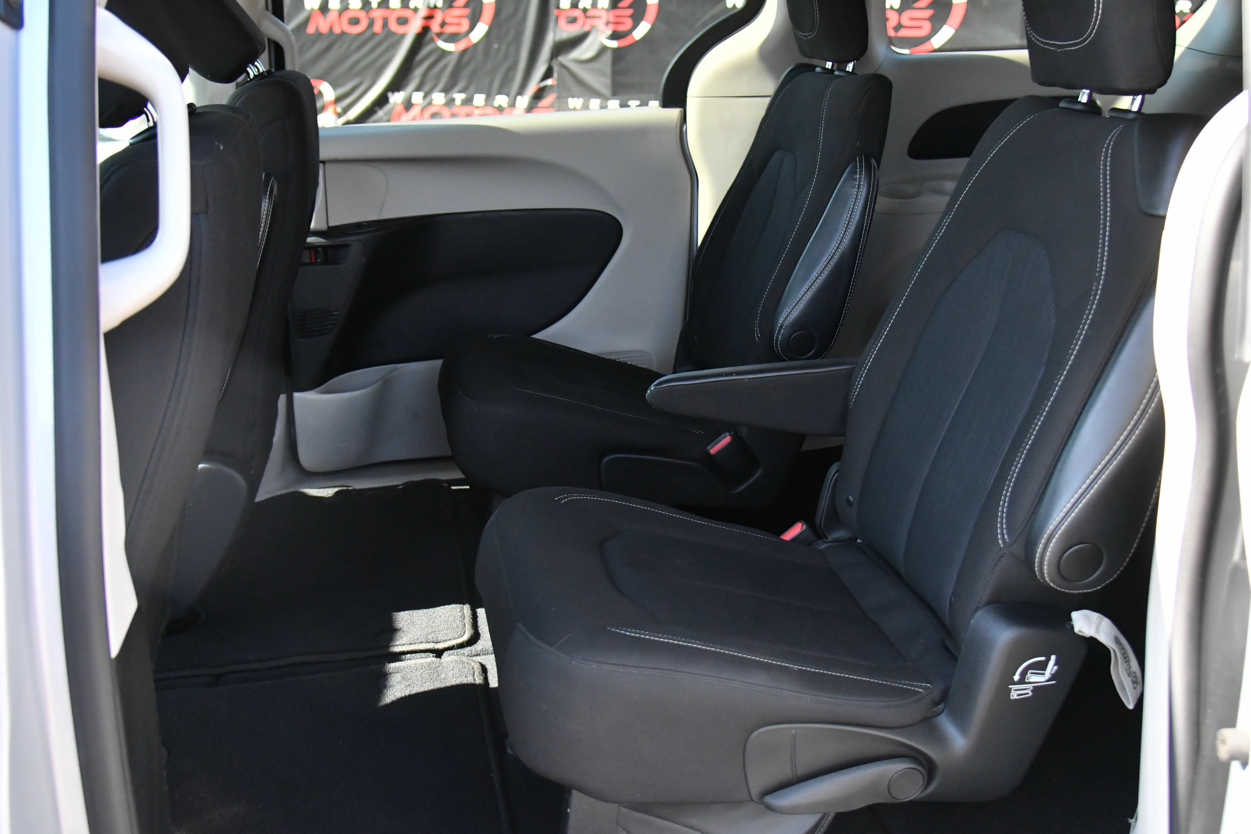 Used 2023 Chrysler Voyager LX FWD image 35