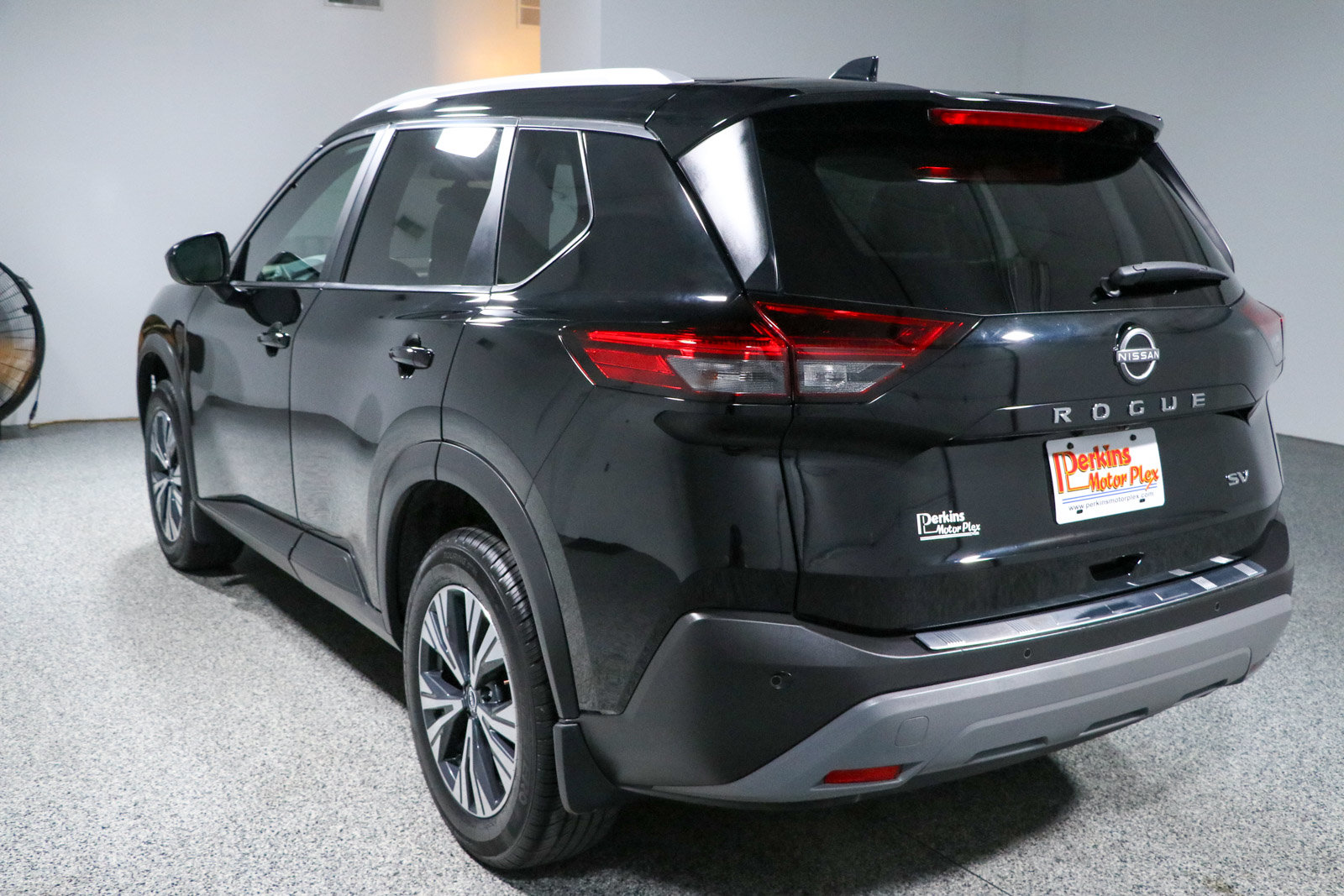 Used 2023 Nissan Rogue SV w/ SV Premium B Package FWD image 9