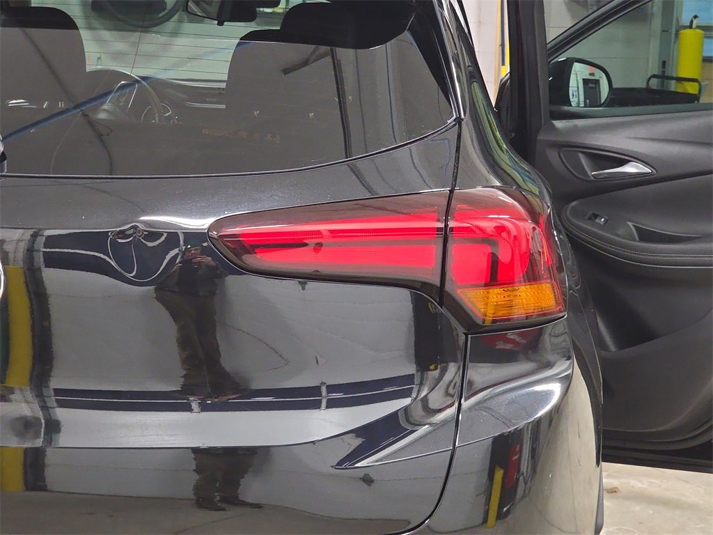 Used 2021 Buick Encore GX Select image 33