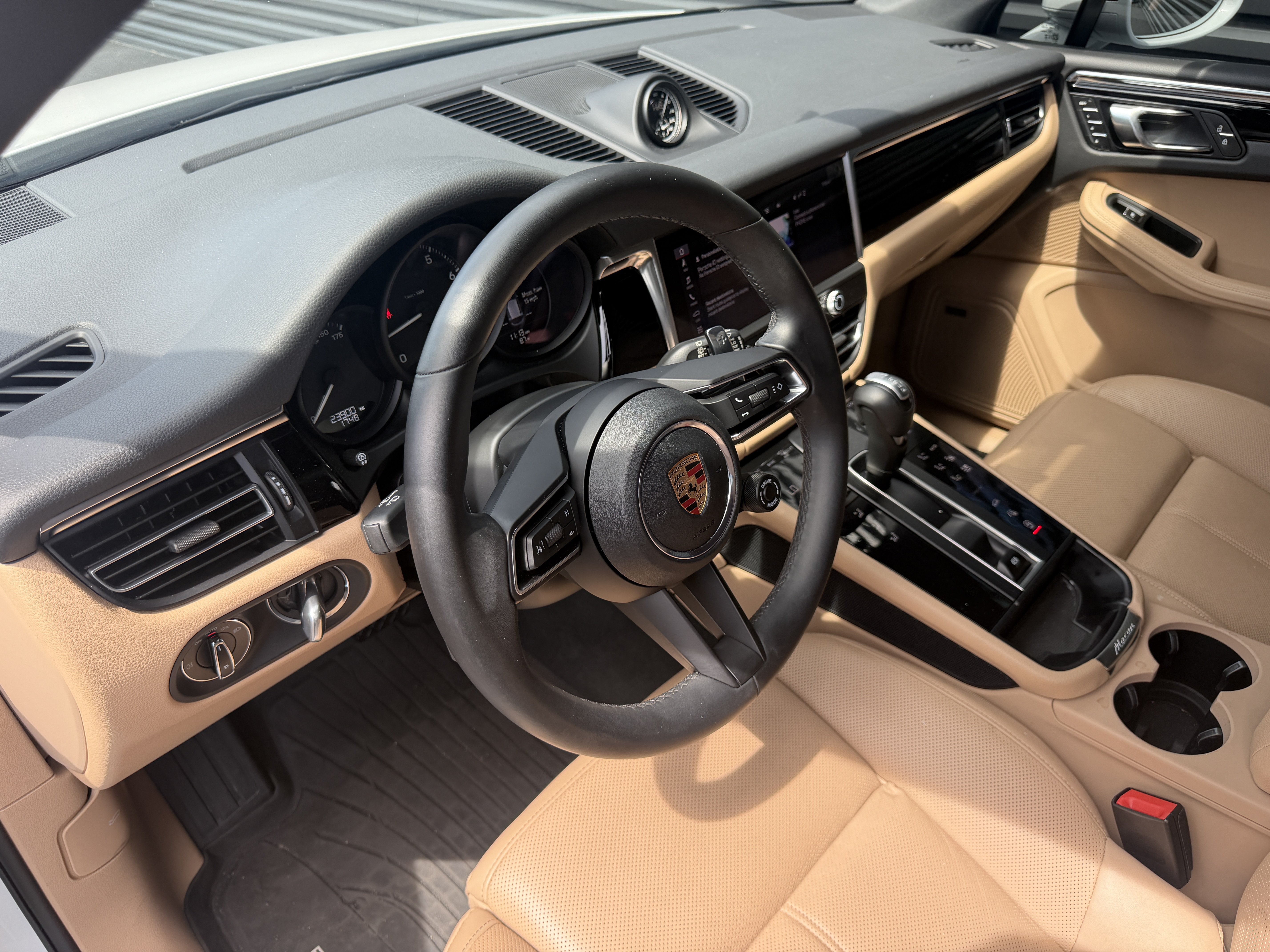 Certified 2024 Porsche Macan AWD/4WD image 5