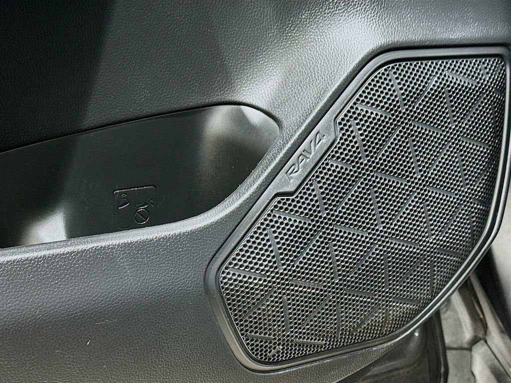 Used 2022 Toyota RAV4 LE FWD image 19