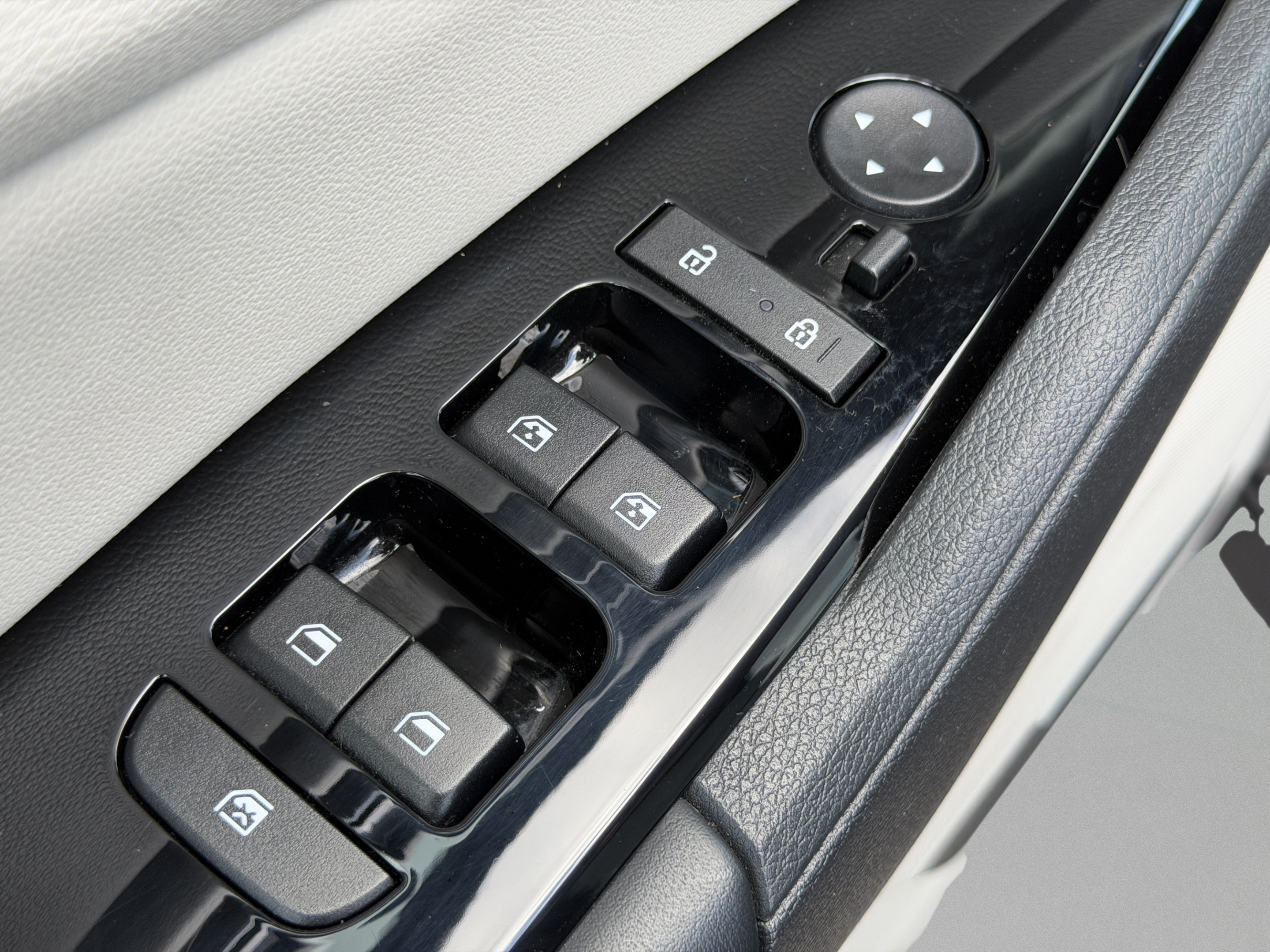 Certified 2023 Kia Sportage EX FWD image 17