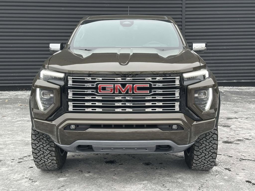 Used 2024 GMC Canyon Denali image 8