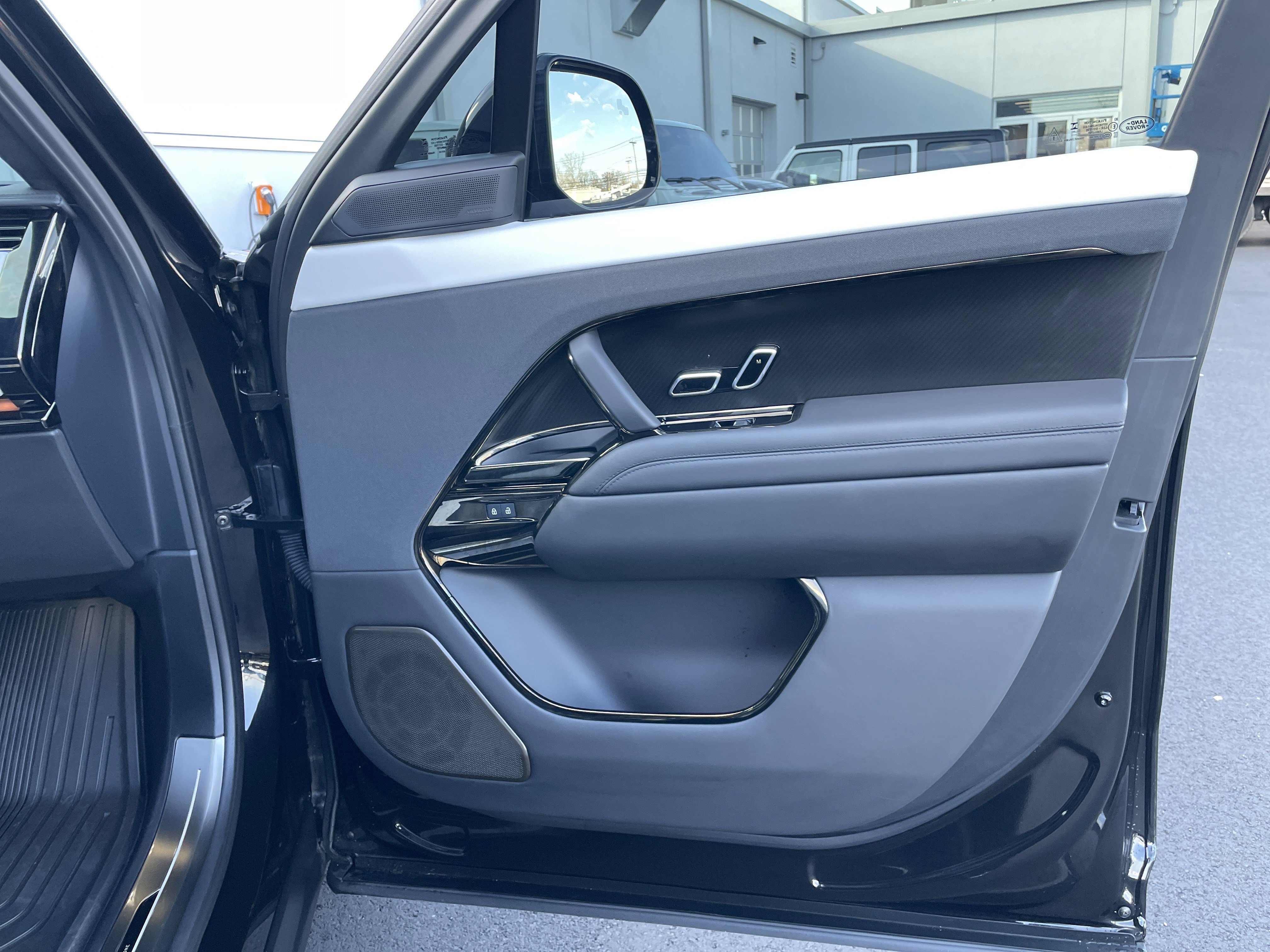 Used 2024 Land Rover Range Rover Sport image 10