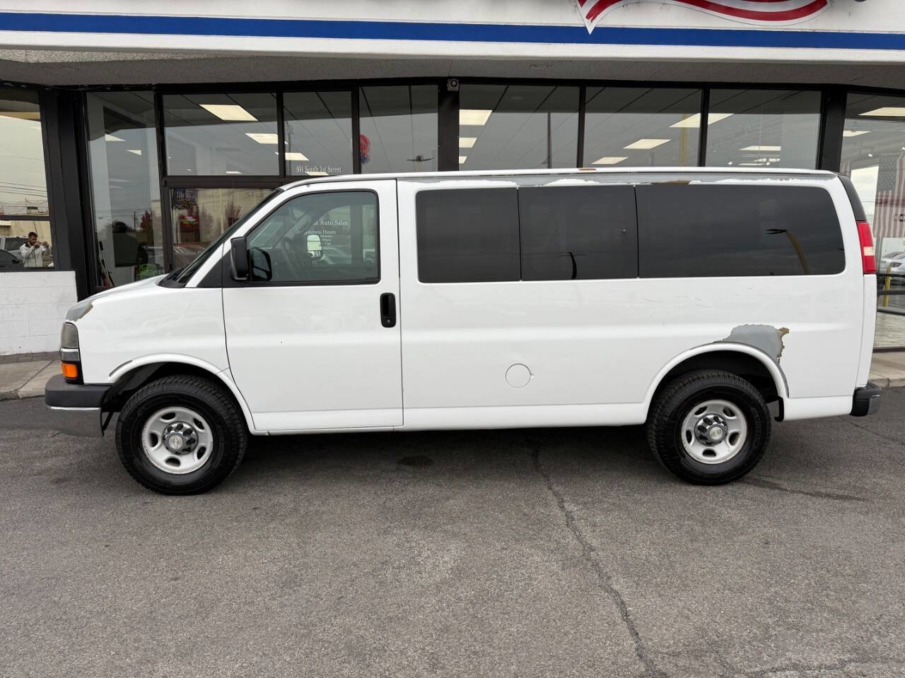 Used 2009 Chevrolet Express 3500 Passenger w/ LT Preferred Equipment Group image 2