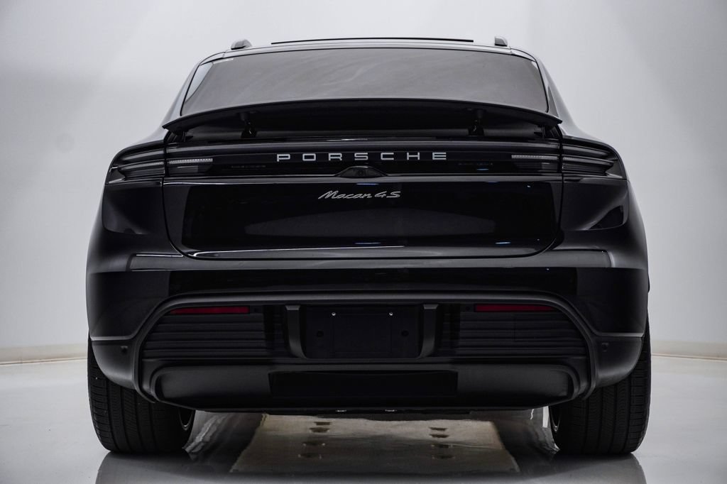 Certified 2025 Porsche Macan 4S Electric AWD/4WD image 10