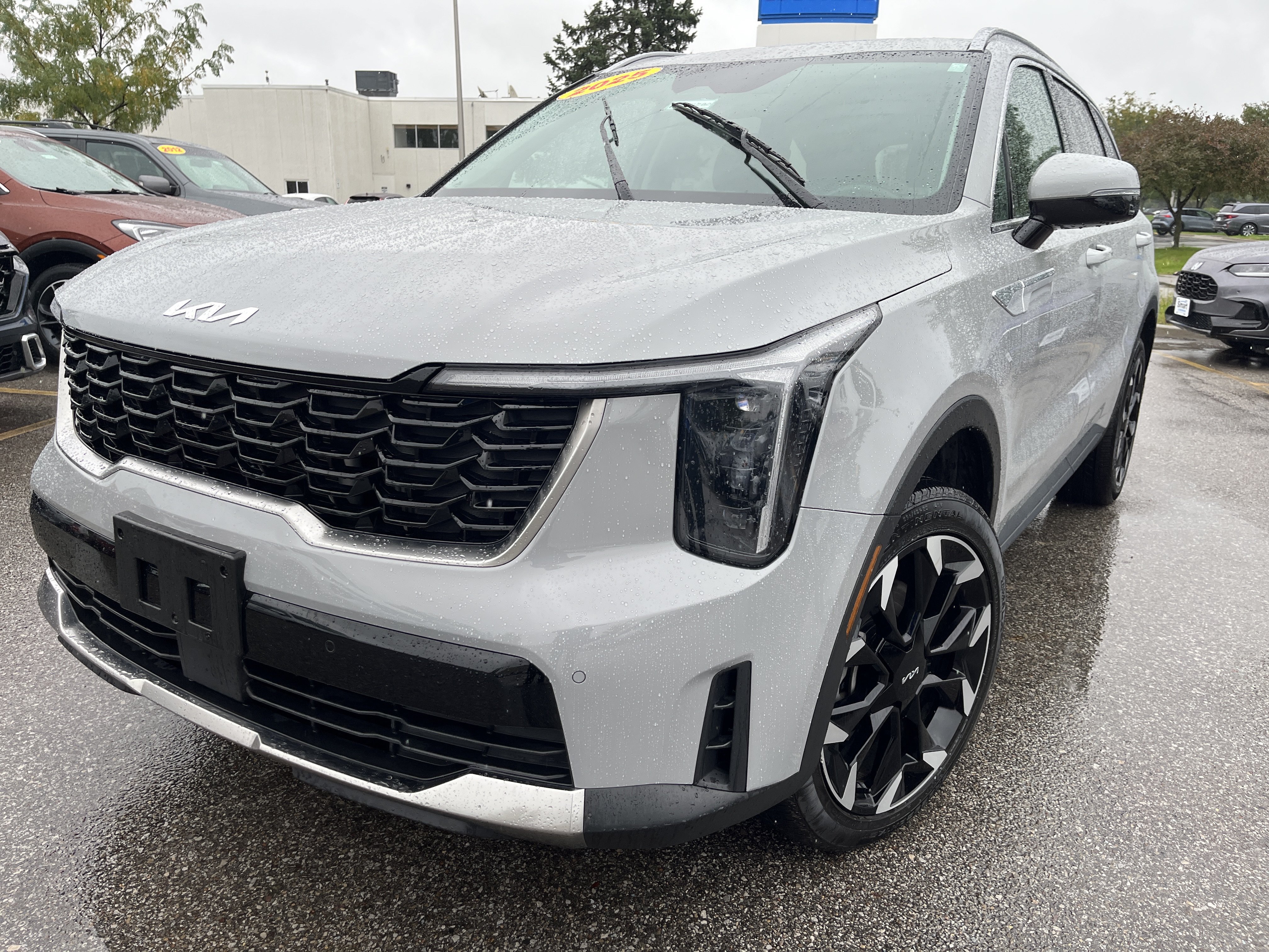 Used 2025 Kia Sorento X-Line EX AWD/4WD image 2