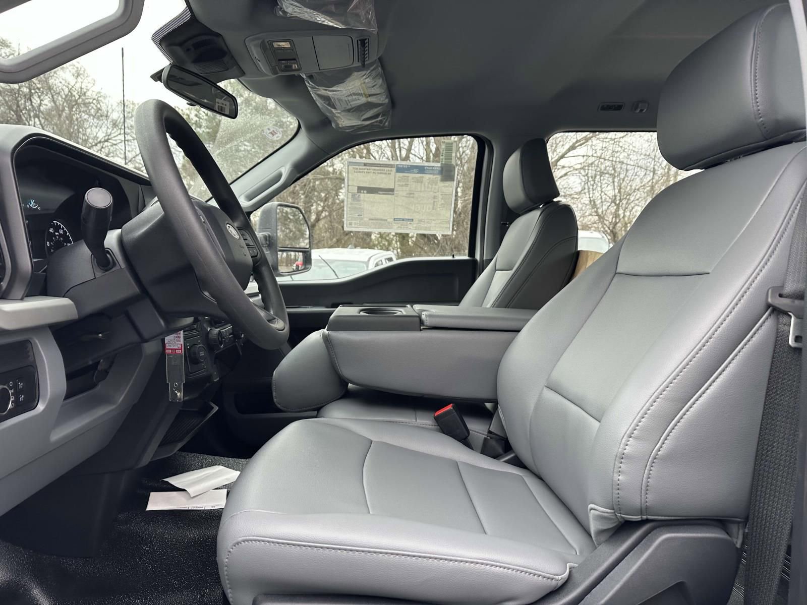 New 2025 Ford F550 4x4 Crew Cab Super Duty image 9