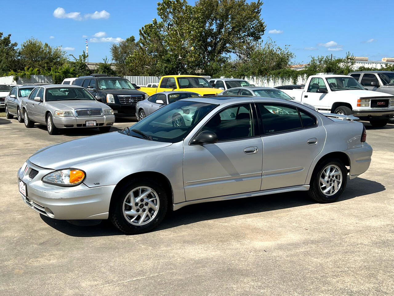 Used 2003 Pontiac Grand Am SE image 2