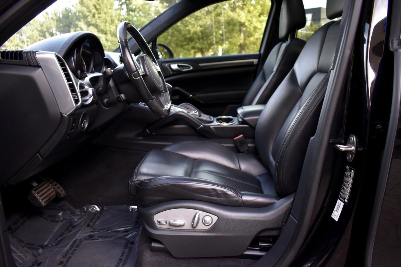 Used 2014 Porsche Cayenne Turbo w/ Comfort Plus Package (PU4) image 31