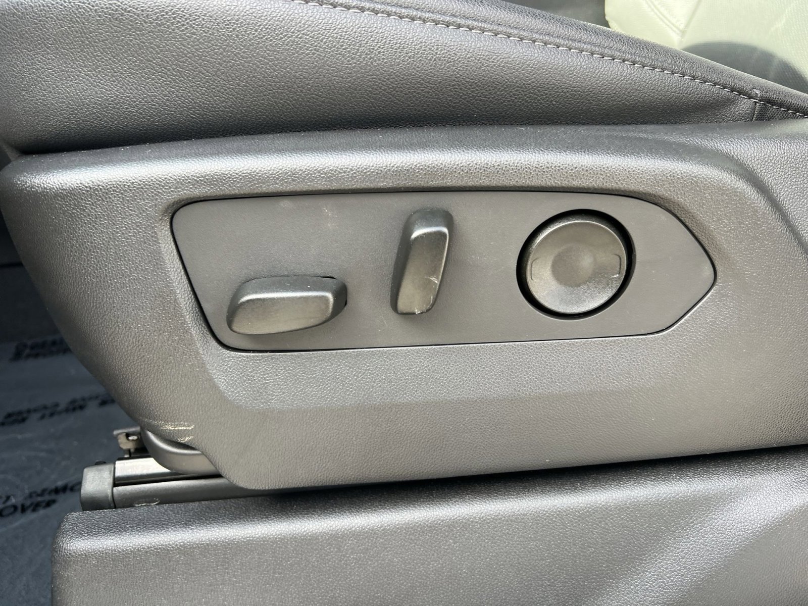 Used 2024 Chevrolet Silverado 2500 LTZ w/ LTZ Plus Package image 14