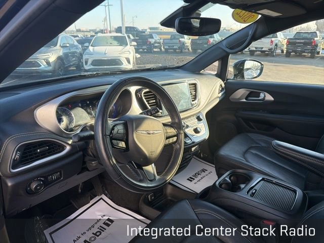 Used 2022 Chrysler Pacifica Touring-L w/ Uconnect Theater Family Group image 19
