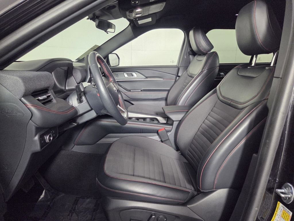 Used 2025 Ford Explorer ST-Line w/ ST-Line Street Pack image 10