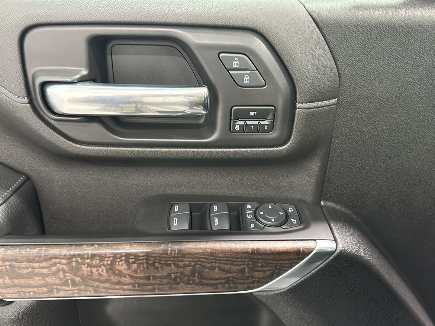 Used 2022 GMC Sierra 3500 Denali w/ Denali Ultimate Package image 16