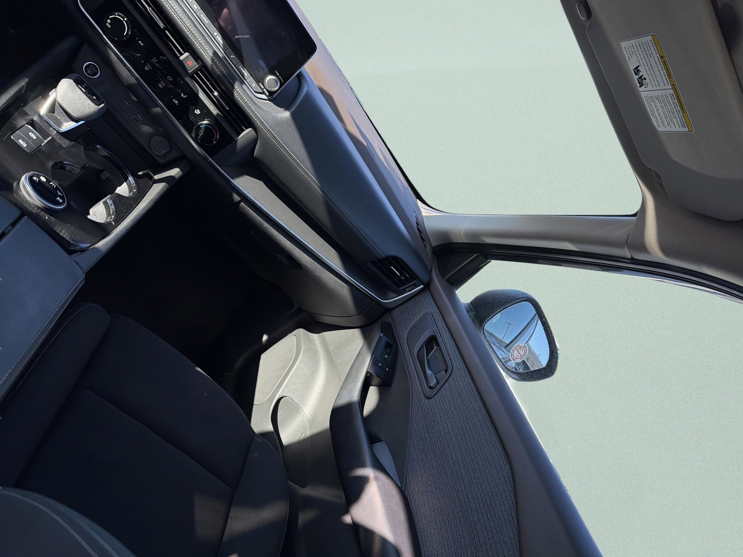 Used 2023 Nissan Rogue S image 22