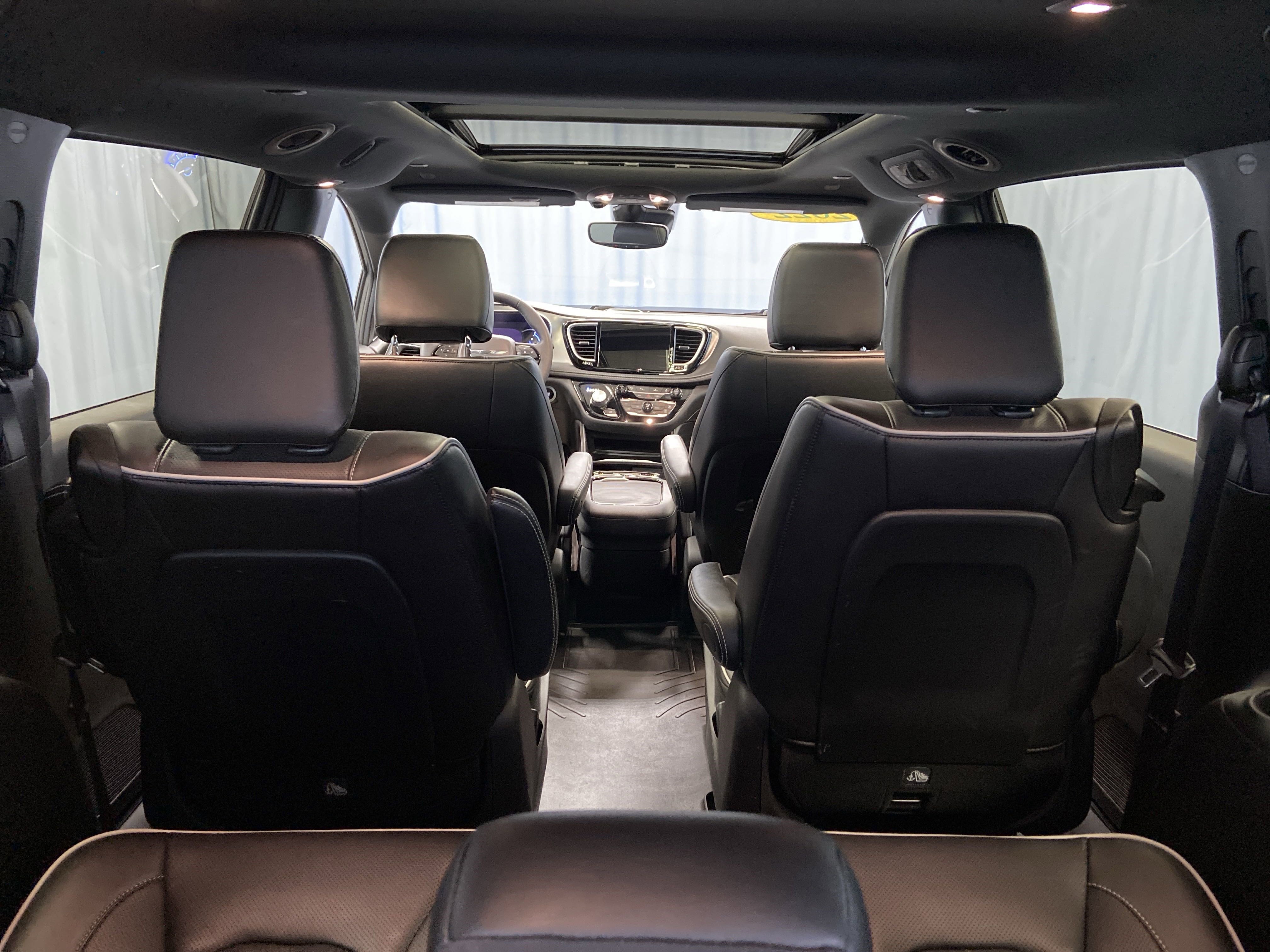 Used 2022 Chrysler Pacifica Limited w/ S Appearance Package image 39