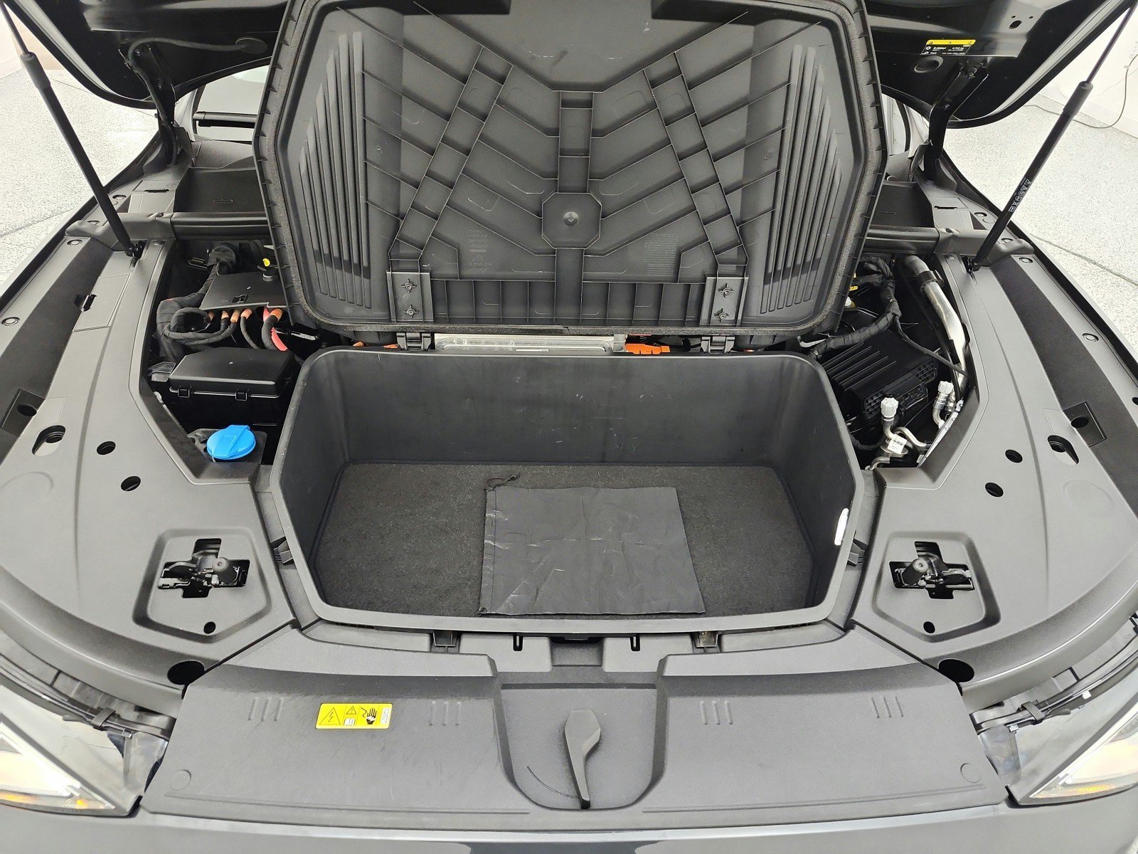 Used 2024 Audi Q8 e-tron Premium AWD/4WD image 17