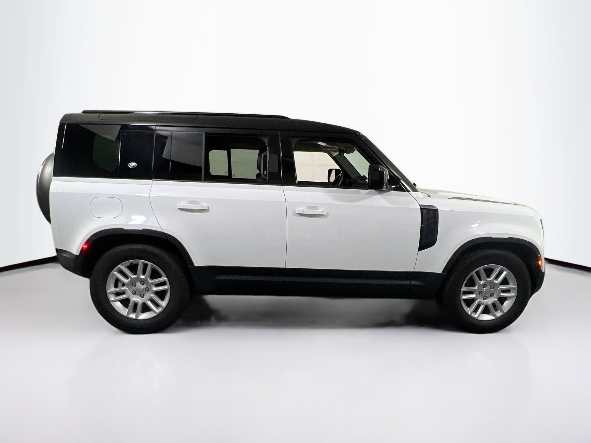 Used 2024 Land Rover Defender 110 S AWD/4WD image 4