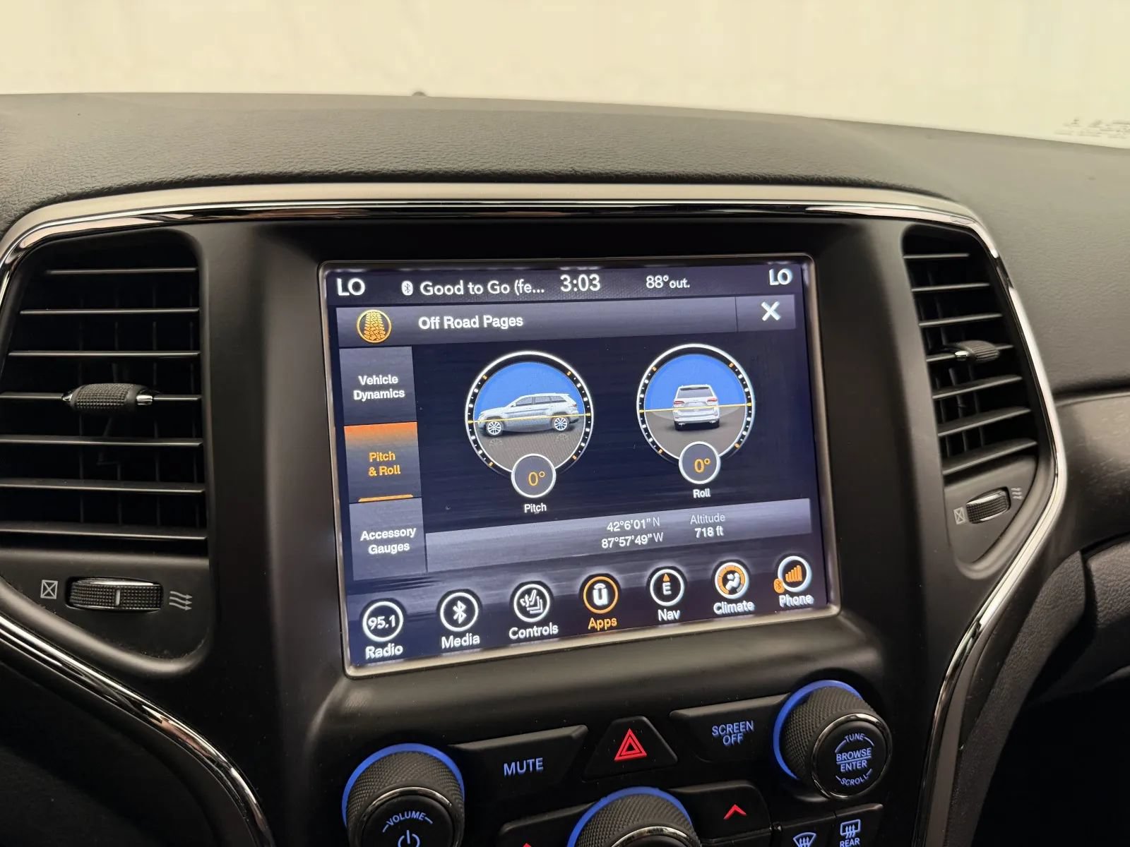Used 2018 Jeep Grand Cherokee Altitude AWD/4WD image 25