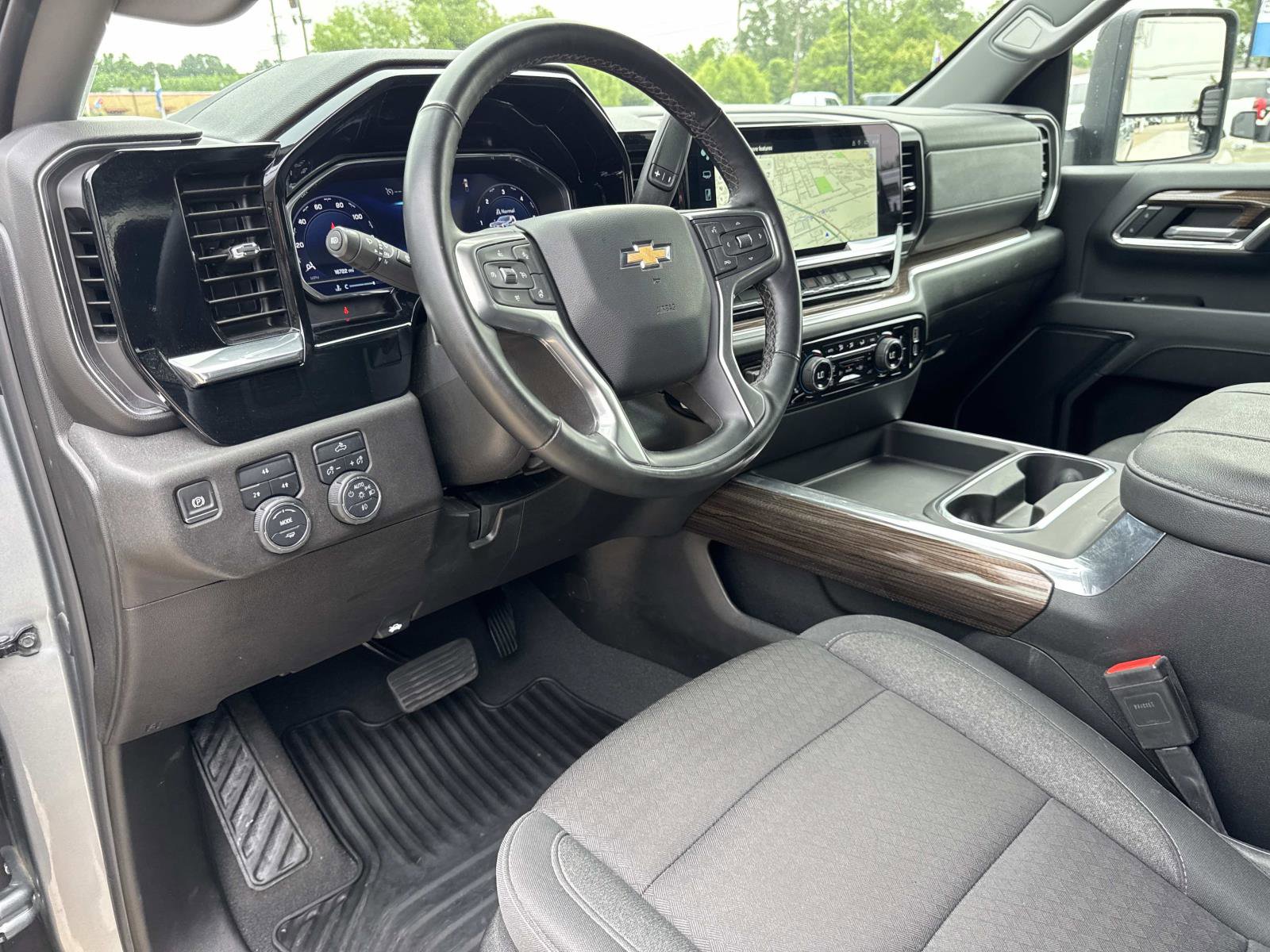 Used 2024 Chevrolet Silverado 2500 LT w/ Convenience Package AWD/4WD image 17