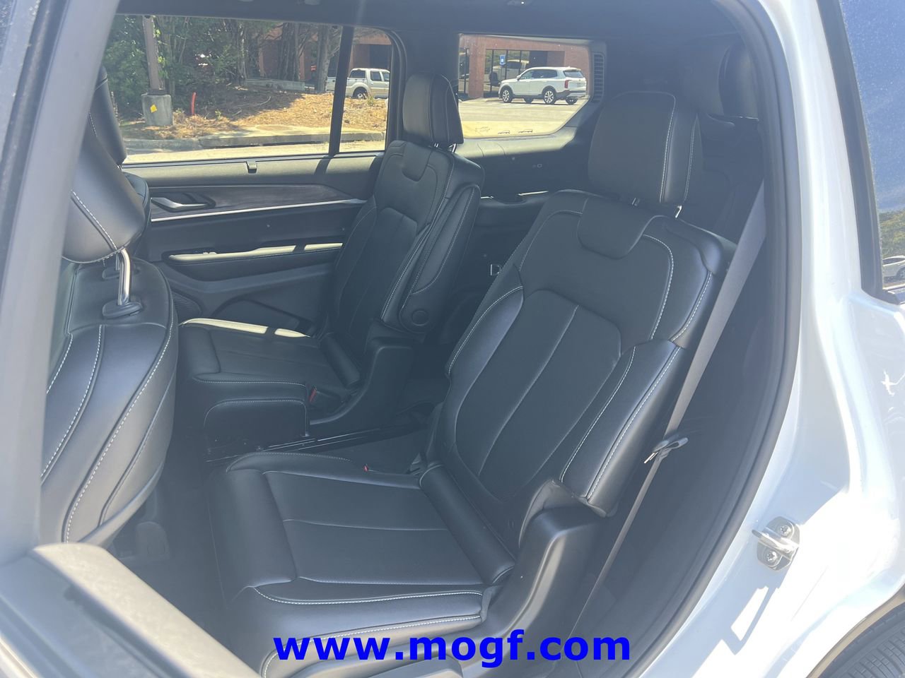 Used 2025 Jeep Grand Cherokee L Limited w/ Luxury Tech Group II AWD/4WD image 22
