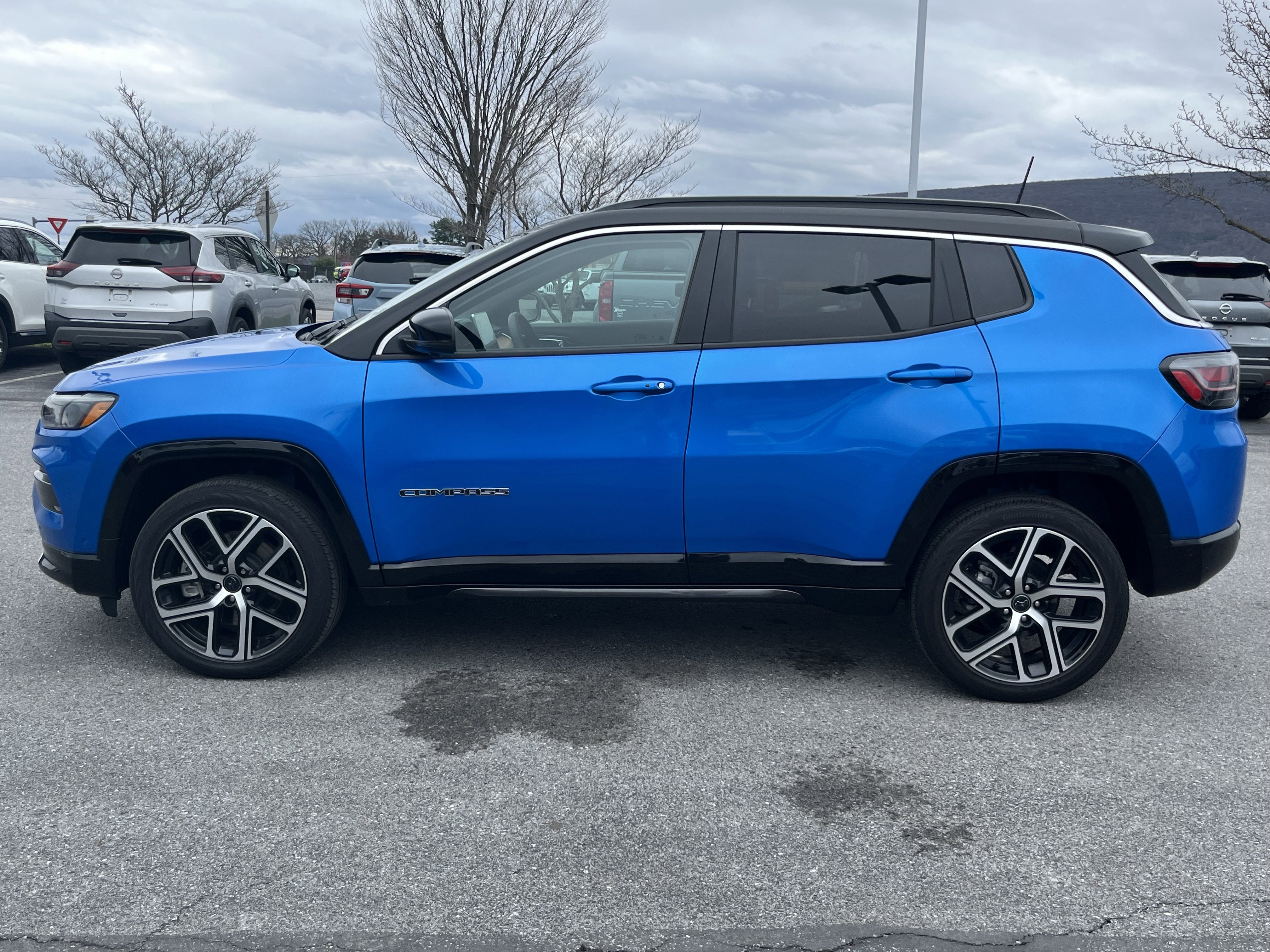 Used 2025 Jeep Compass Limited w/ Elite Group AWD/4WD image 7