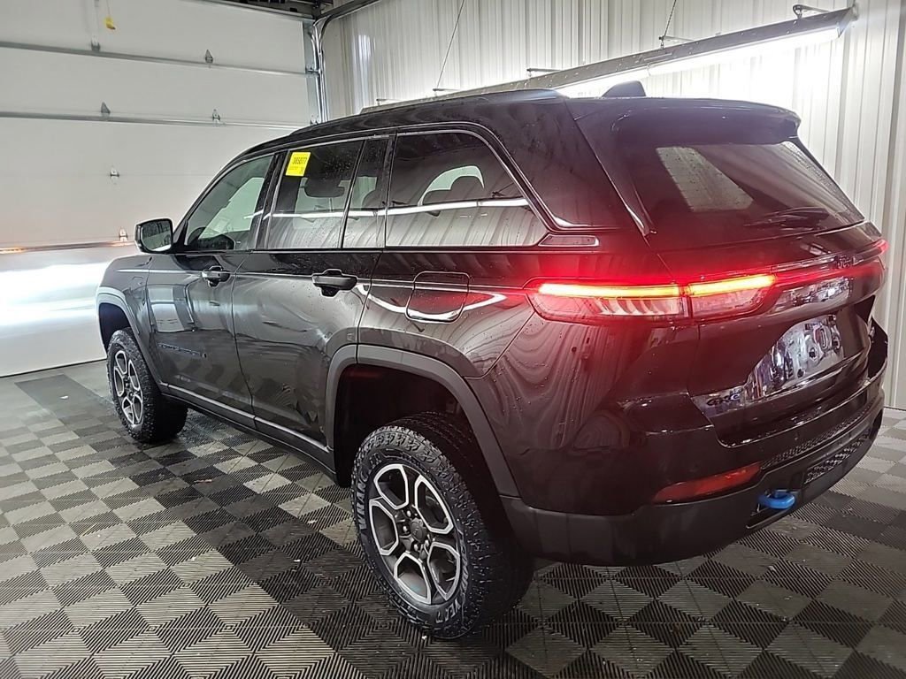 Used 2023 Jeep Grand Cherokee Trailhawk image 3