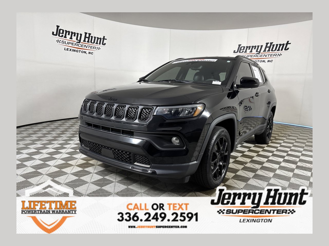 Used 2023 Jeep Compass Latitude AWD/4WD image 1