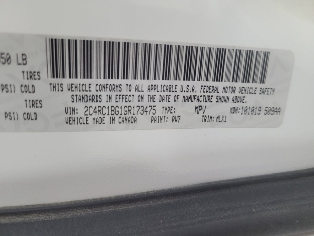 Used 2016 Chrysler Town & Country Touring FWD image 33