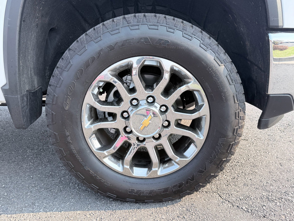 Used 2026 Chevrolet Silverado 2500 LTZ w/ LTZ Premium Package image 37