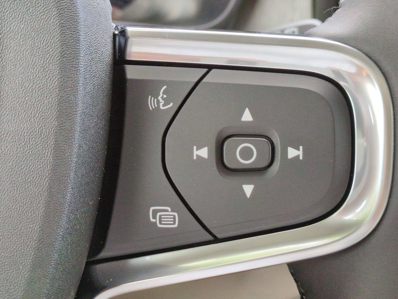 New 2025 Volvo XC40 B5 Plus w/ Protection Package Premier image 22