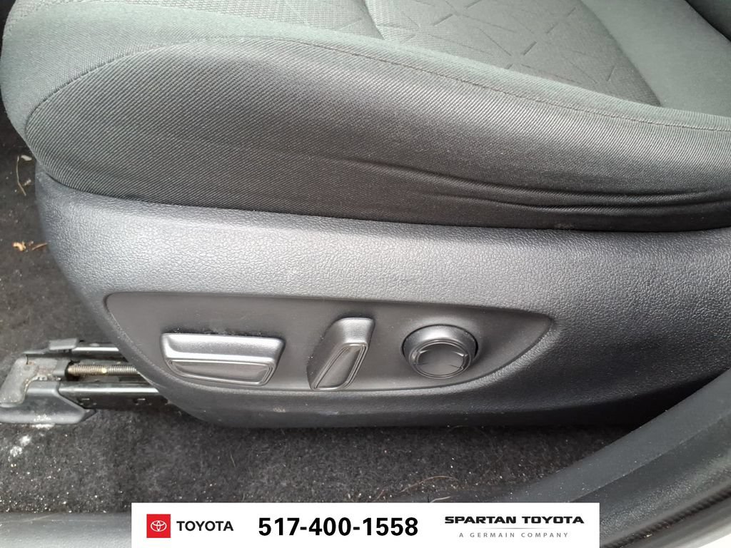 Used 2024 Toyota RAV4 XLE FWD image 17