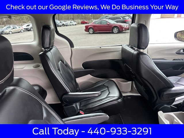 Used 2023 Chrysler Pacifica Touring-L FWD image 23