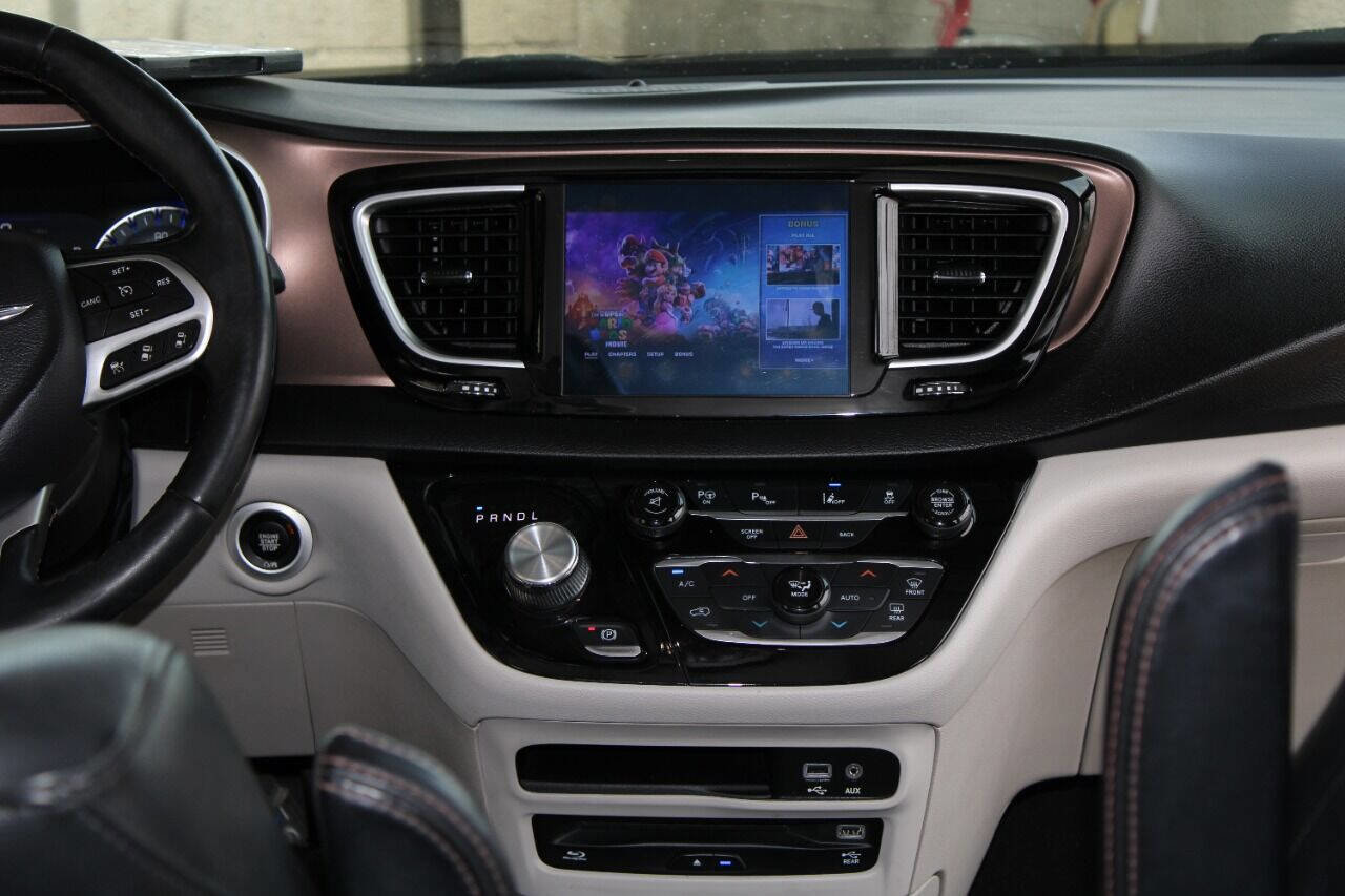 Used 2017 Chrysler Pacifica Touring-L Plus w/ Advanced Safetytec Group image 17