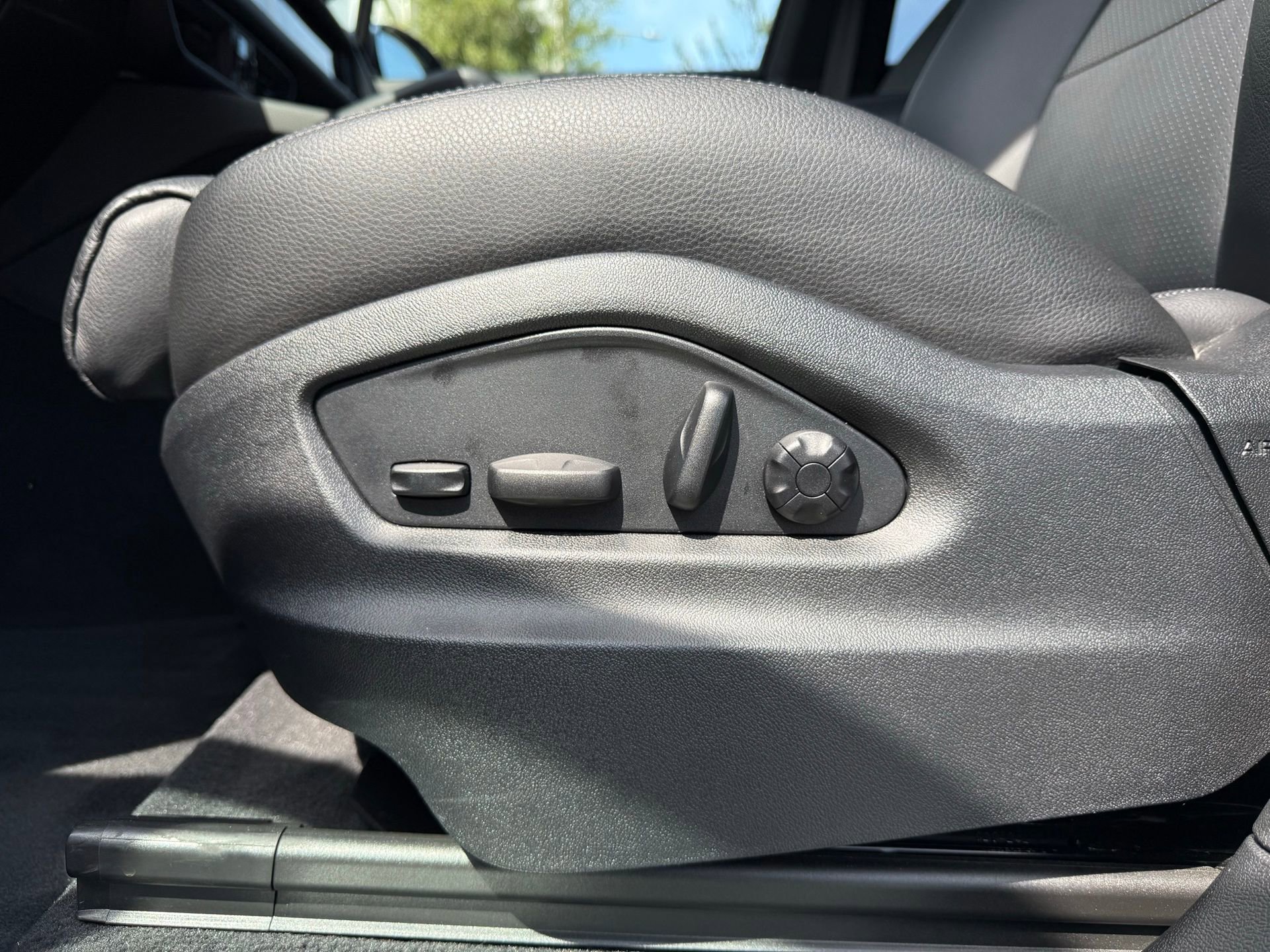 Certified 2024 Porsche Cayenne image 28