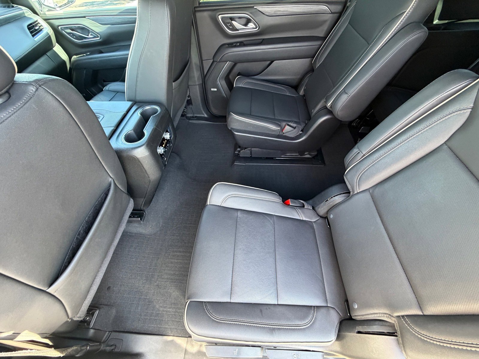 Used 2024 GMC Yukon XL SLT w/ SLT Luxury Package AWD/4WD image 14
