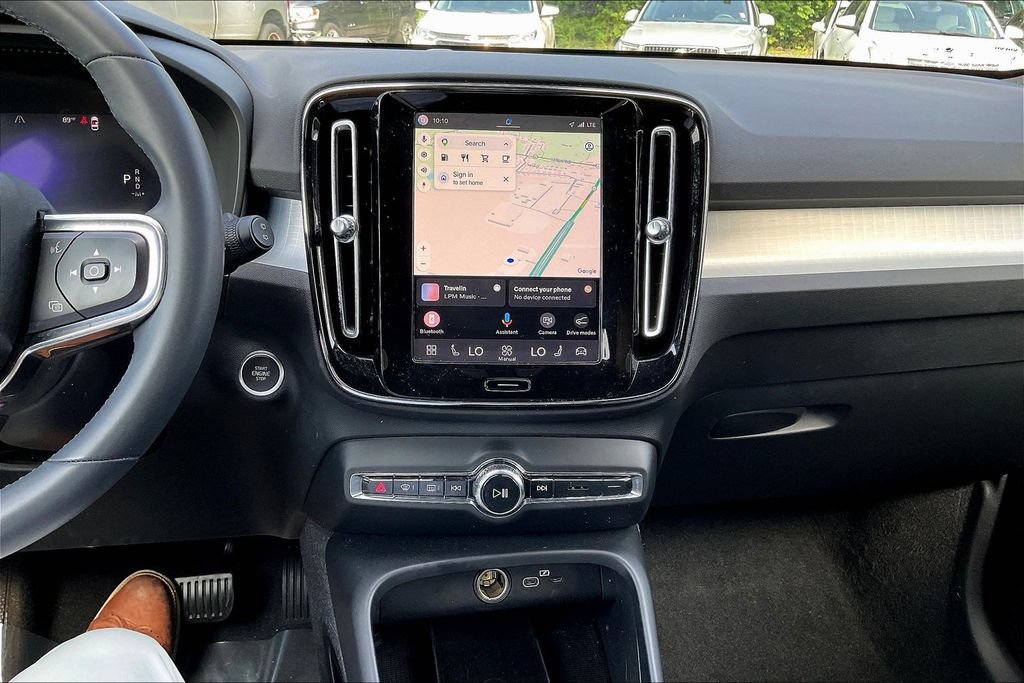 Used 2024 Volvo XC40 B5 Core AWD/4WD image 15