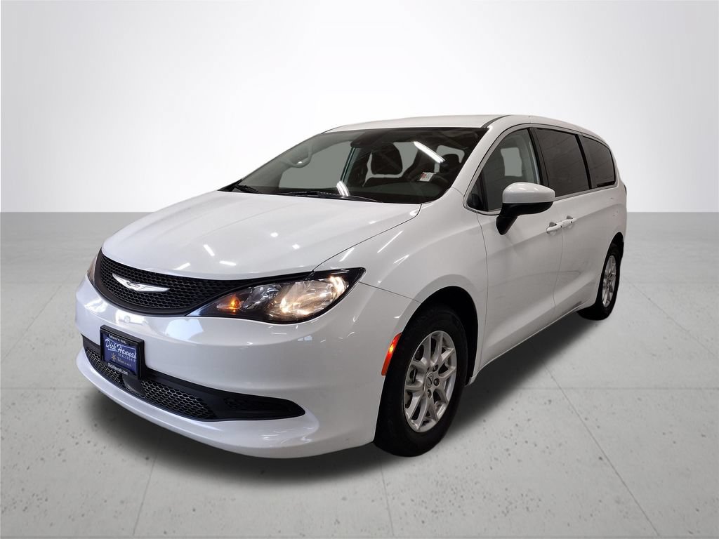 Used 2023 Chrysler Voyager LX FWD image 2