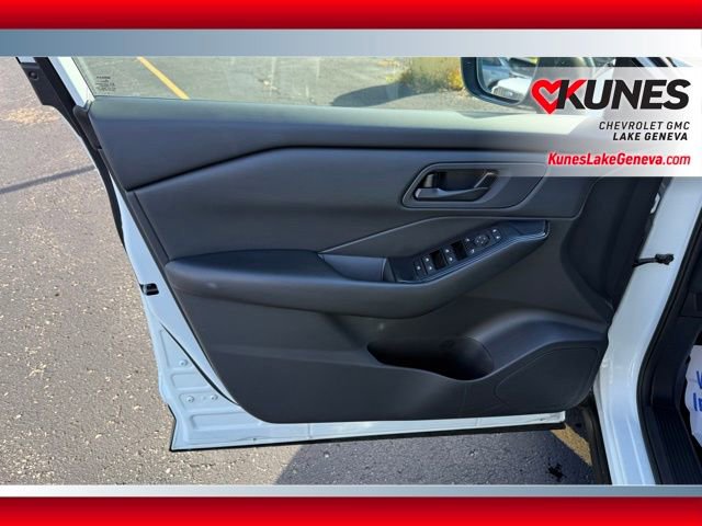 Used 2024 Nissan Rogue S image 14