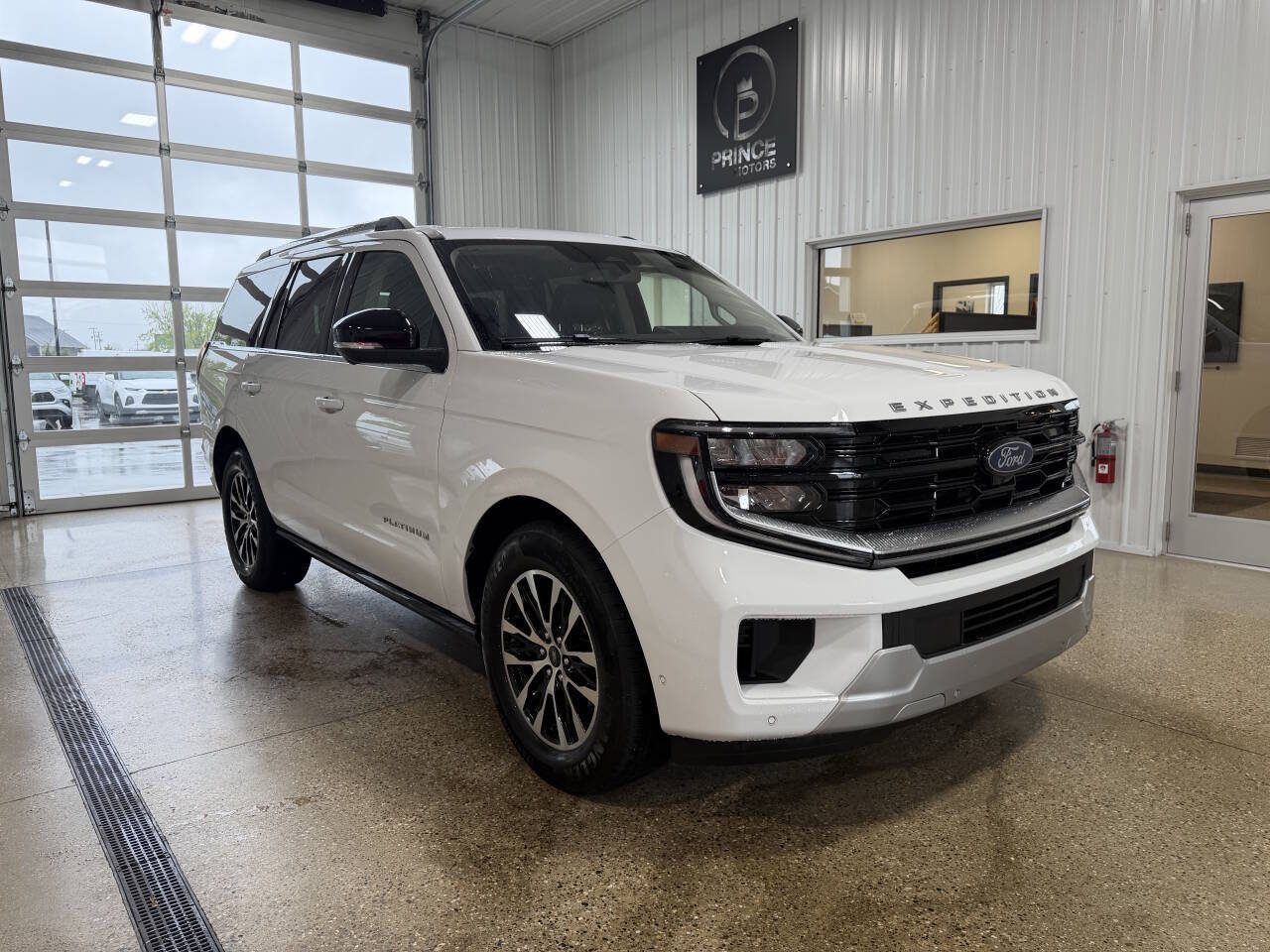 Used 2025 Ford Expedition Platinum AWD/4WD image 6