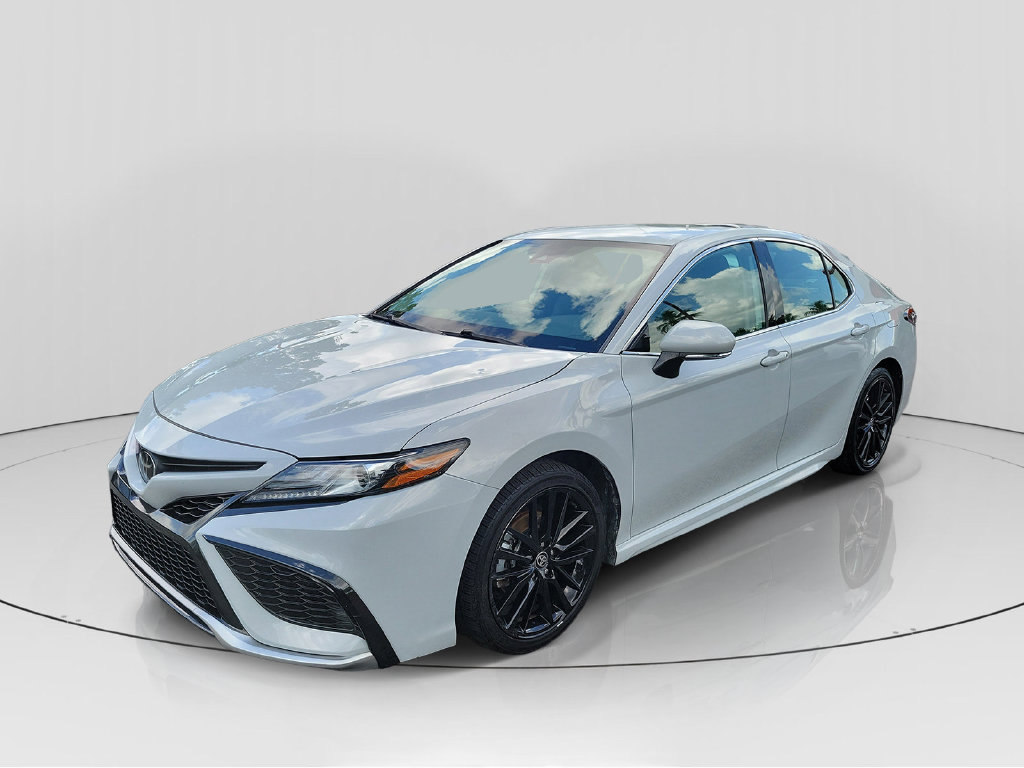 Used 2024 Toyota Camry XSE FWD image 3