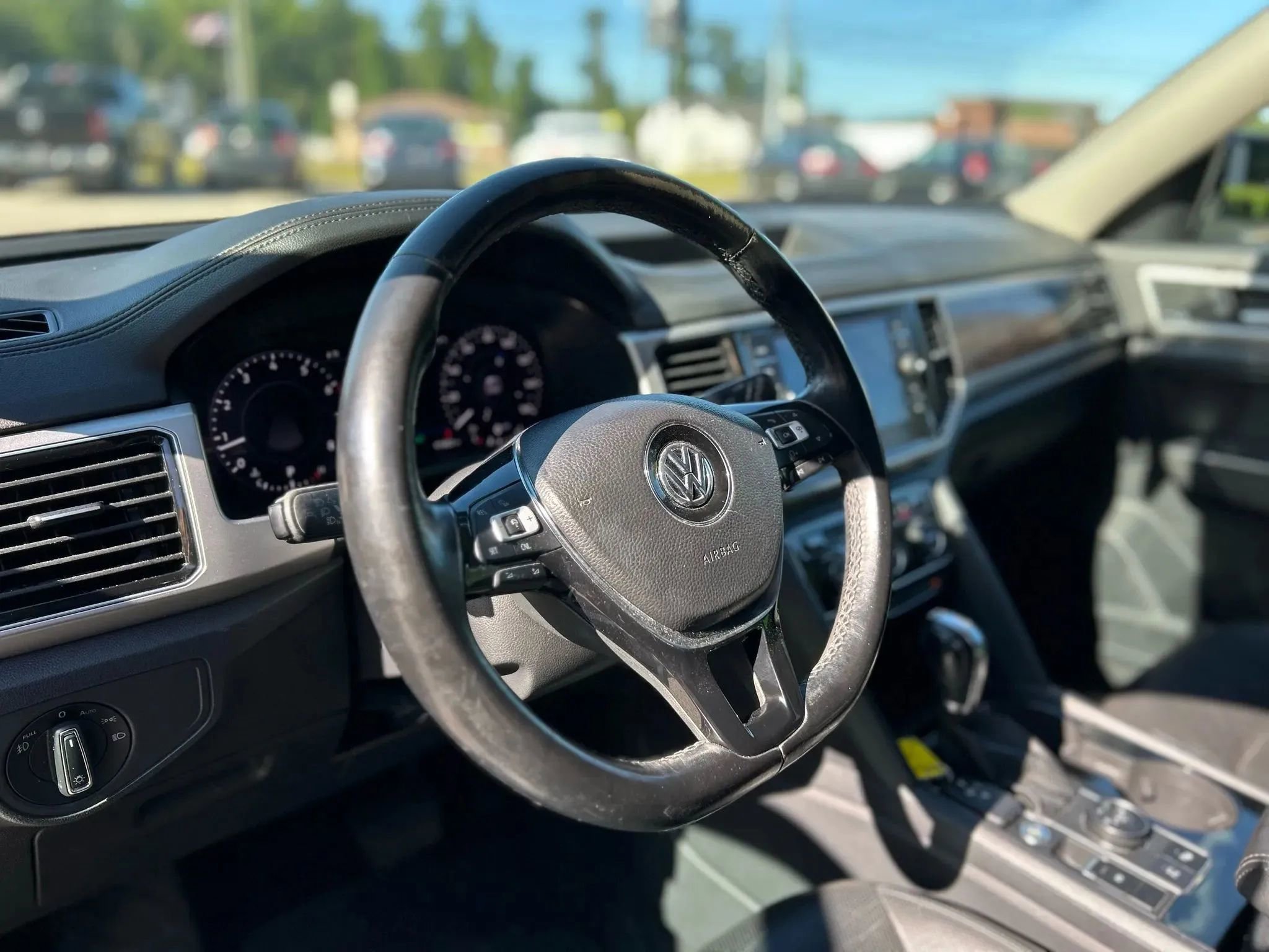 Used 2018 Volkswagen Atlas SEL Premium image 12